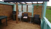 Enlli Fach cabin sleep's 2 adults and 2 children 2 dogs welcome not suitable for contract workers due to parking area height limit of 235 cm - Chambres d'hôtes Borth