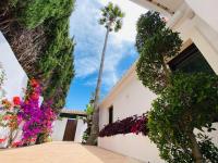 Apartments with tropical garden and sea water pool - B&B Marbella