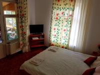 Dreibettzimmer mit Bergblick