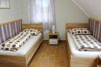 Tweepersoonskamer met 2 Aparte Bedden en Badkamer