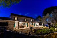 Charming stone house with private pool & jacuzzi - Holiday Home Vera - B&B Blato na Cetini
