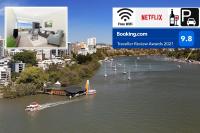 B&B Brisbane - Amazing River View - 3 Bedroom Apartment - Brisbane CBD - Netflix - Fast Wifi - Carpark - Bed and Breakfast Brisbane