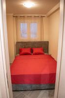 Johns Cozy apartments -10 min from Athens Airport Self Check-In! - B&B Spáta