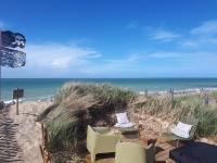 sangatte " Les Terrasses" maison front de mer Les pieds dans l'eau pleine de charme Cap Blanc Nez Côte d'Opale - Bed and Breakfast