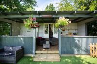Bishy Barney Bee - Shepherd Hut