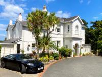 The Town House at Muntham- Luxury Holiday Home with Hot Tub - Bed and Breakfast