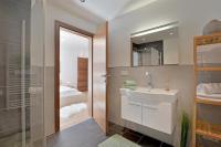One-Bedroom Apartment with Bathroom