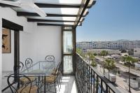 Two Bedroom Apartment in Puerto Banus with Terrace - Chambres d’hôtes