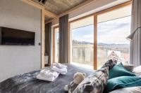 Apartment with Mountain View