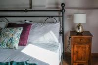 Camera Matrimoniale con Vista Giardino