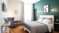 Habitación con cama grande