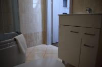 Kleines Zweibettzimmer