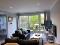 2 Bed Villa Sleeps 4 - Wifi Garden Sea Views - Chambres d’hôtes Looe