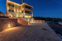 TEONA Luxury Studio Apartment with jacuzzi and terrace sea view - B&B Sali