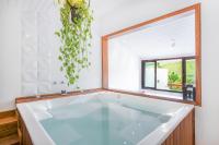 Deluxe Suite with Spa Bath