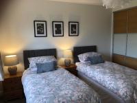 Wisteria Cottages are self catering cottages in a beautiful village location - Chambres d'hôtes Dorrington
