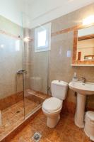 Camera Tripla Economy