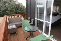 Two Palms - B&B Gisborne