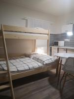 Dreibettzimmer mit Dusche