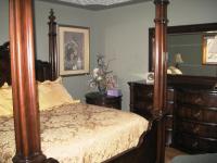 Queen Room with Shared Bathroom