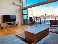 New Waterfront Penthouse on Princes Wharf with Harbor view! The heart of Auckland City! Free Parking! - Chambres d'hôtes Auckland