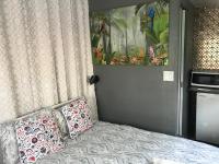 B&B Toronto - Love-nest With Private Hot Tub - Bed and Breakfast Toronto