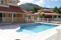 Suite duplex avec piscine- jardin privée - 3 chambres - BED AND COFFEE FAMILY - B&B Les Trois-Îlets