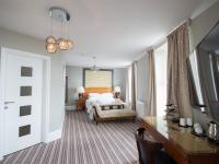 Suite met Kingsize Bed en Uitzicht op Zee