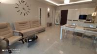 LuxApartament 2 - z dużym tarasem i garażem w nowym Zeta Park - Chambres d'hôtes Ustroń
