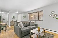 Stunning 1BR Apartment at Center of Lakeview - Oakdale 211 - Bed and Breakfast Chicago