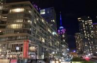 Elegant Downtown Condo Near CN Tower -FREE Parking - Chambres d’hôtes Toronto