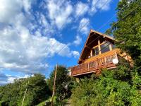 A Private Log House with Mt Fuji View & Piano - "Thangtong House Japan" - Chambres d'hôtes Kamizawa