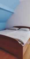 Kamer met Queensize Bed en Gedeelde Badkamer