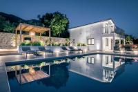 Villa Verde - Heated Pool with Stunning Views, by ZanteWize - B&B Kallithéa