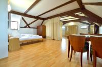 Vierbettzimmer mit Dusche