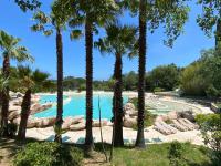 Domaine des Restanques, suite parentale ,vue mer. - B&B