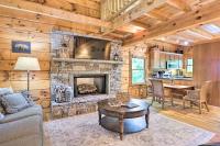 Cozy Retreat with Deck and Sapphire Resort Access! - B&B