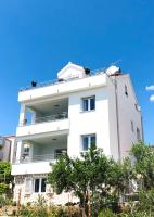 Villa Dani Sea & Pool Apartments - Chambres d’hôtes Trogir