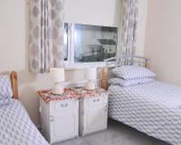 B&B Corby - 5beds-2WC-2shwr-secure 2 van off-road-Biz WiFi-washer-dryer - Bed and Breakfast Corby