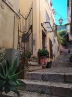 Casa Bianca - Luxury with balcony in the city Centre - B&B Taormina