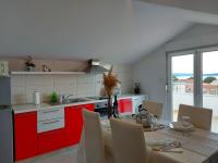 Appartamento con 2 Camere da Letto, Balcone e Vista mare