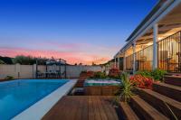 Fabulous Apartment with Private Spa Pool & Gym - B&B