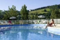 Appart T2 Village vacance 3 étoiles St Geniez d'Olt 2 piscines chauffées - B&B