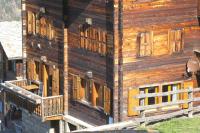 Alpia 26 - Zwei Zimmerwohnung in traditionellem Walliser Haus - Chambres d'hôtes Gasenried