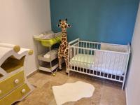 Kamer met Queensize Bed en Uitzicht op het Zwembad