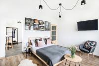 Apartment with Mountain View