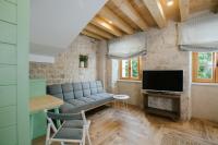 Habitación con cama extragrande.