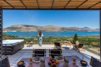 Moncasa Your Ionian home - B&B Kouvaláta