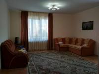Apartments Domovik Просторная квартира с видом на горы - B&B