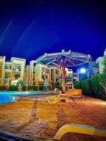 Amazing Chalet at Bluebay Asian Resort Pool View - Families Only - Chambres d'hôtes Al ‘Ayn as Sukhnah